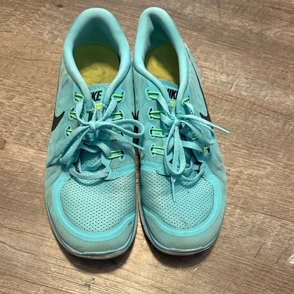 Nike Aqua Running Shoes with Black Swoosh